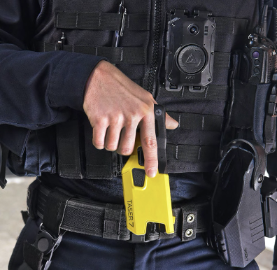 Arriva il Taser. Che cos'è? Come agisce? Quali gli effetti? - LLA sistemi  di sicurezza